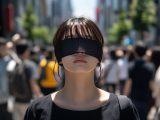 街中で、目隠しされる女性　愛知県　田原市　2026年05月03日